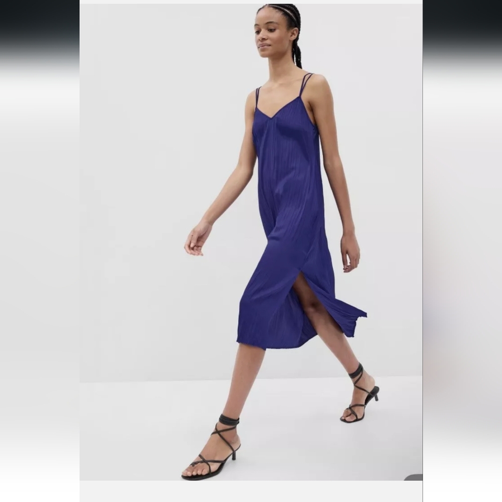 NWT Gap Pleated Midi Slip Dress in mosaic blue